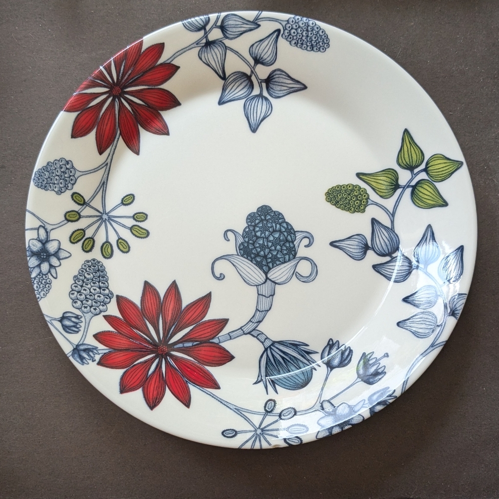 Arabia’s Summer Ray Runo Dinner/Serving plate handdrawn by Heini Riitahuhta CHIP